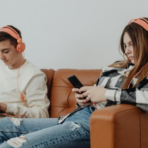 Paket ADOLESCENCA – podpora za dekleta in fante v najstniških letih